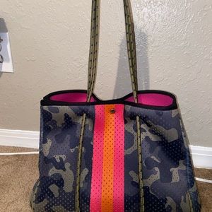 Elle page neoprene bag -